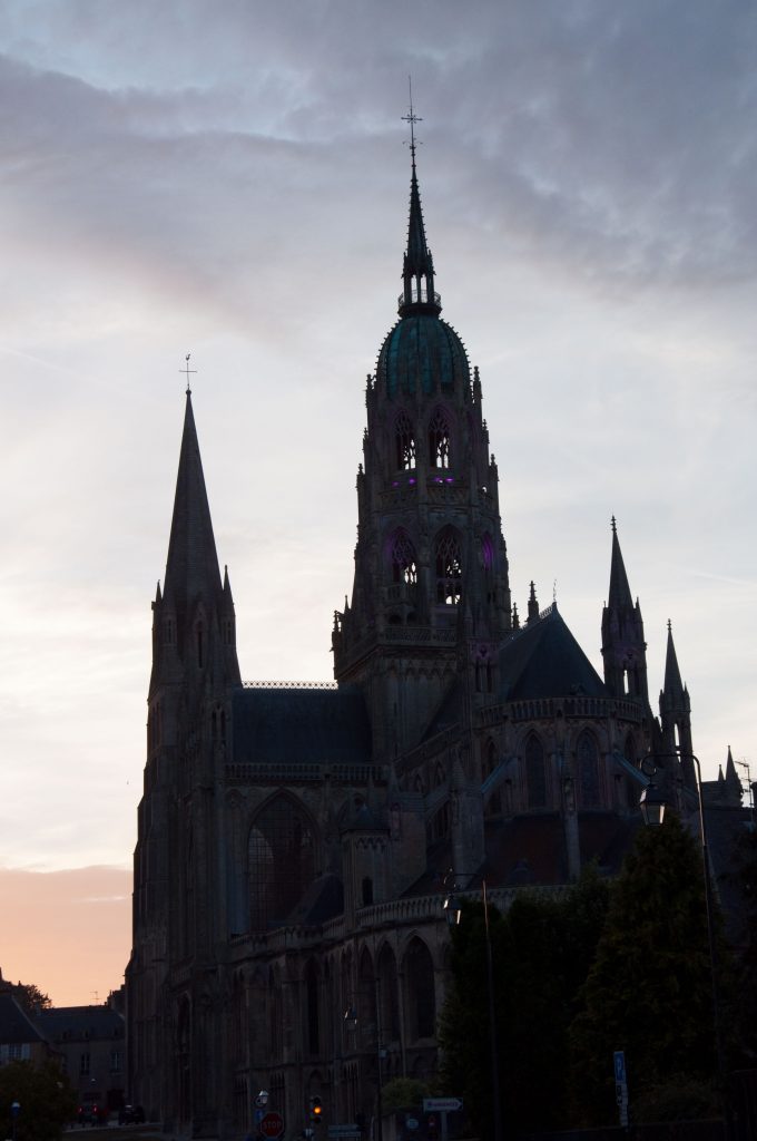 Cattedrale-Bayeux-tramonto