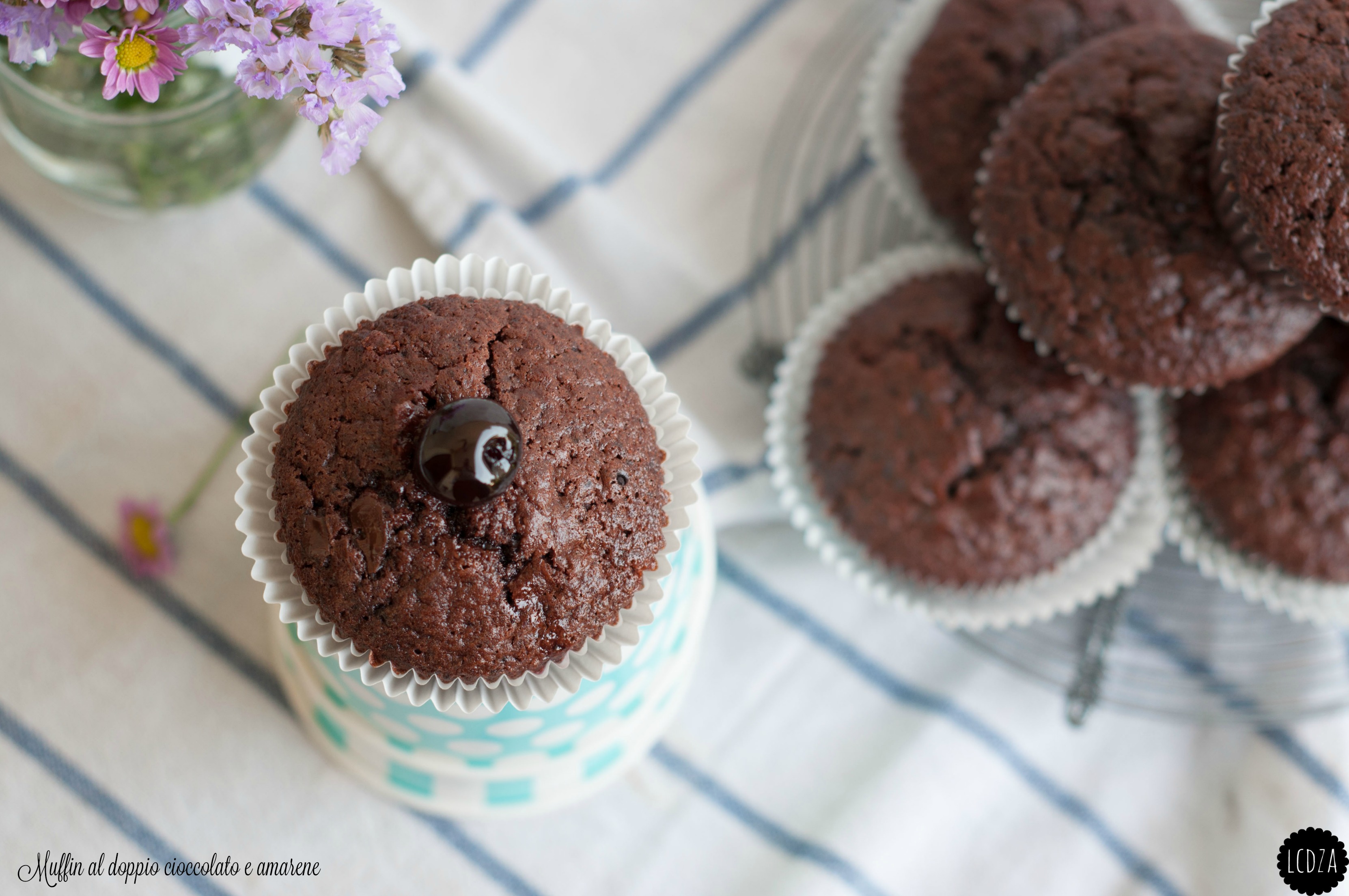 Muffin Al Doppio Cioccolato E Amarene E Bloccato Muffin Al Doppio Cioccolato E Amarene